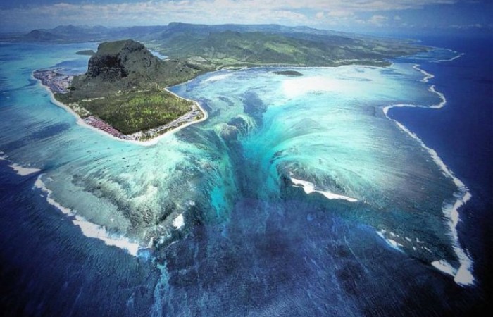 Подводный водопад на Маврикии (фото дня)