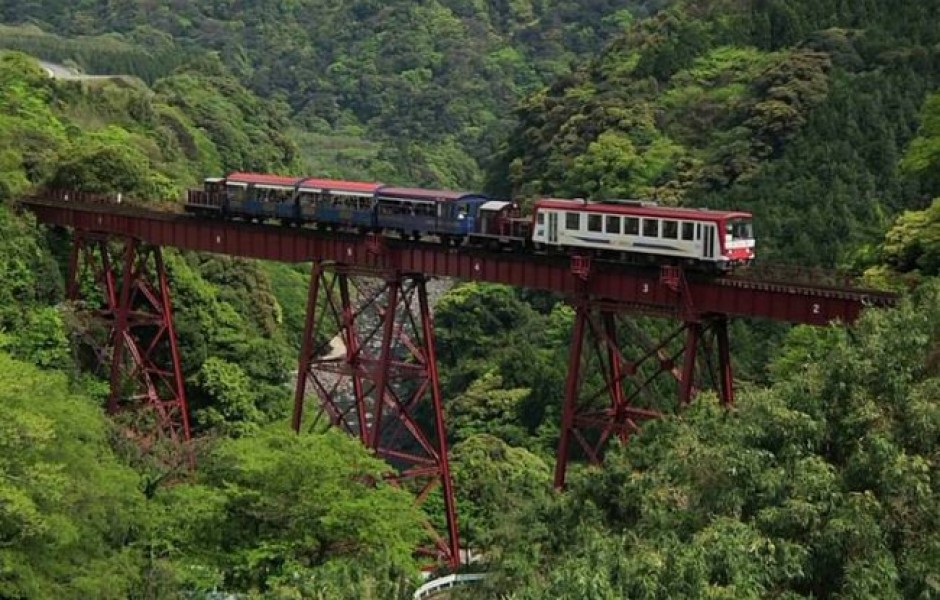 Самые опасные железные дороги в мире (10 фото)