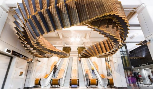 В метро Сиднея старый эскалатор превратили в арт-инсталляцию (5 фото)