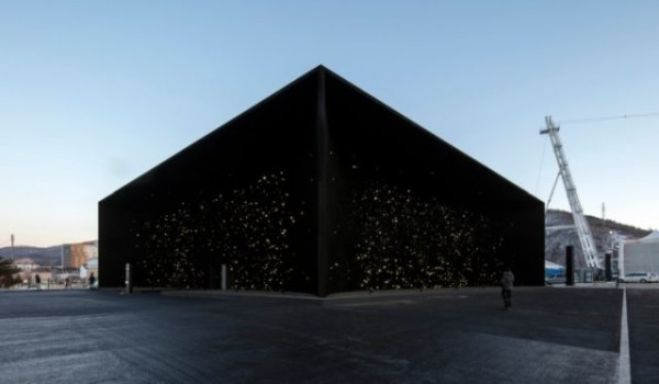 В Пхёнчхане построили самое черное в мире здание (9 фото)