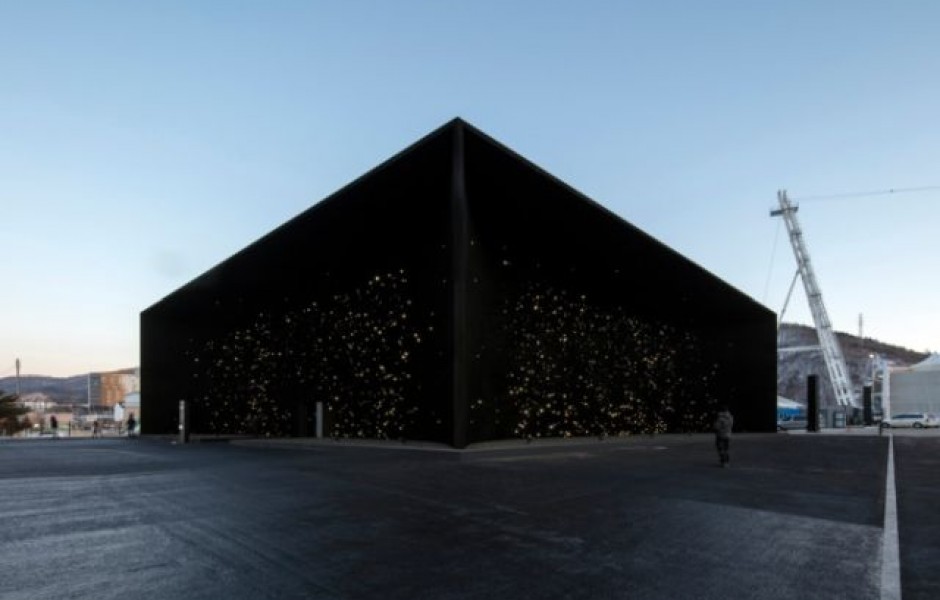 В Пхёнчхане построили самое черное в мире здание (9 фото)