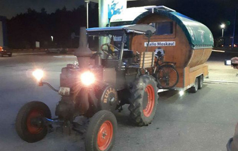 Немец едет на ЧМ-2018 на тракторе