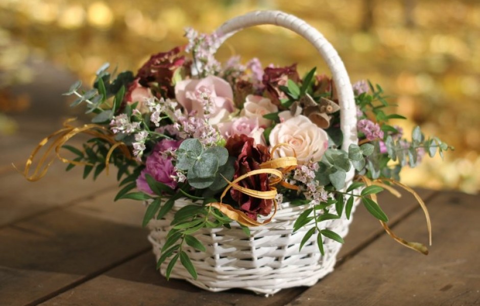 Доставка свежих цветов в корзинке – яркое событие