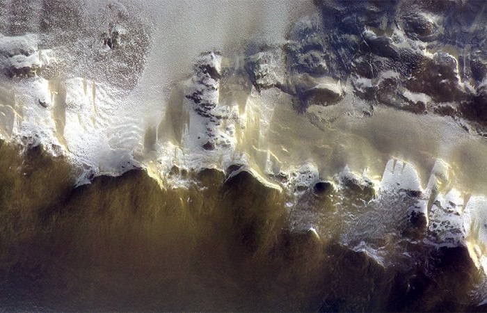 Зонд «ЭкзоМарс-TGO» получил первые цветные фотографии Марса