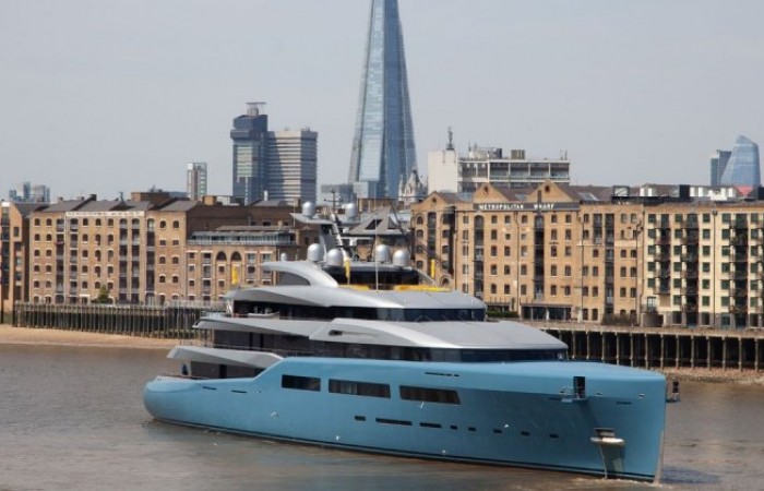 Миллионеры из Лондона пожаловались на 98-метровую яхту миллиардера