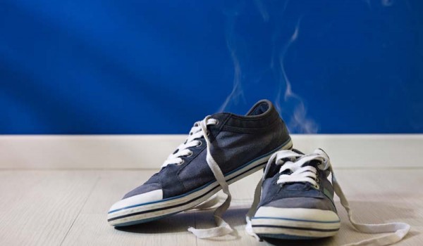Как избавить обувь от неприятного запаха