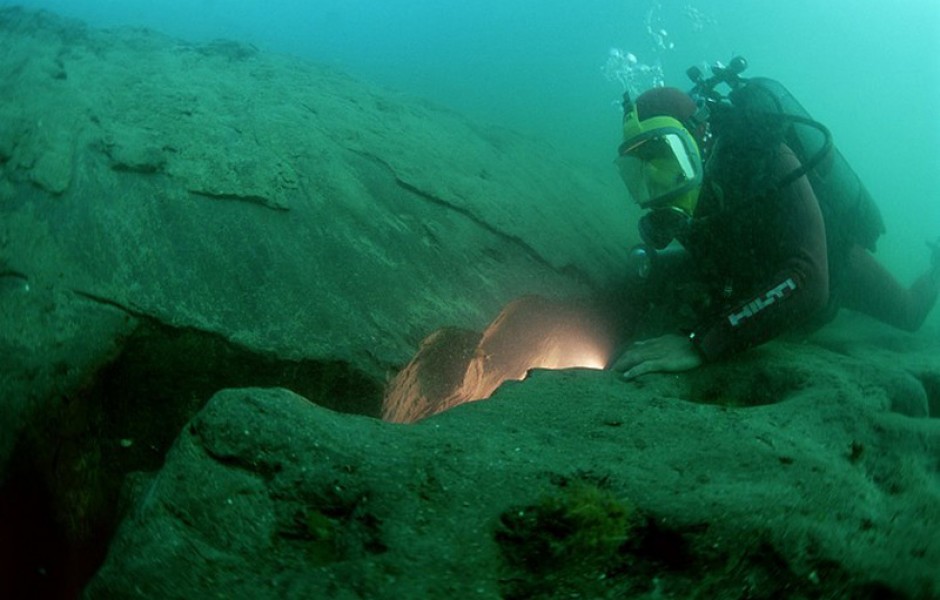 Дайвер обнаружил на дне Средиземного моря живой «камень» (видео)