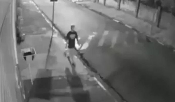 В Бразилии мужчина ловко перехитрил грабителей (видео дня)