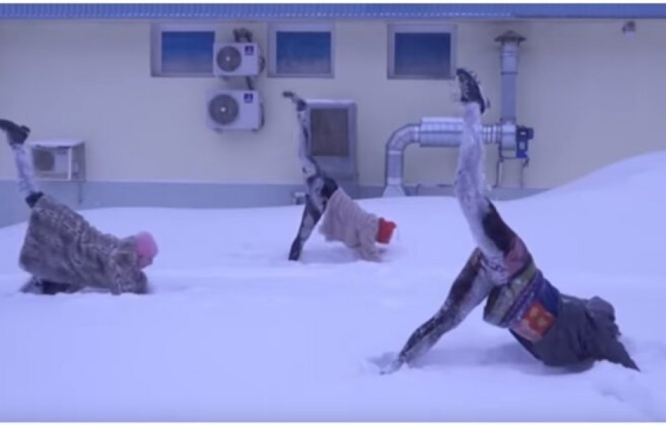 Суровая йога по-русски (видео дня)