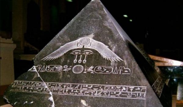 Верхушка египетской пирамиды (фото дня)