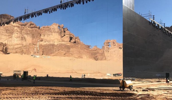 Концертный зал по среди пустыни Саудовской Аравии (16 фото)