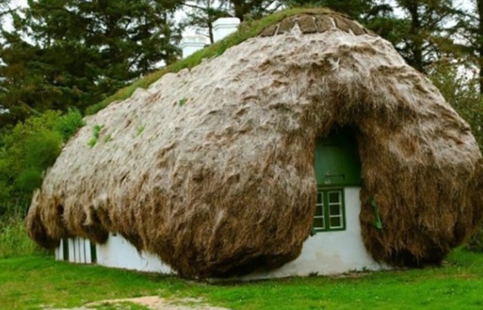 Необычные дома на острове Лэсо (6 фото)