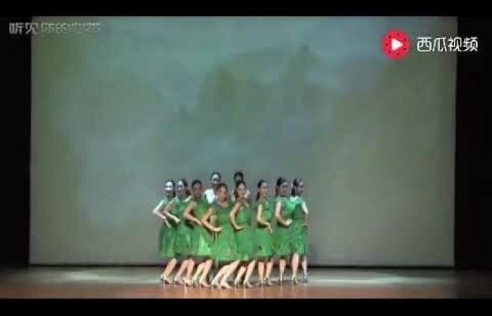 Танец с быстрым переодеванием от азиатских девушек