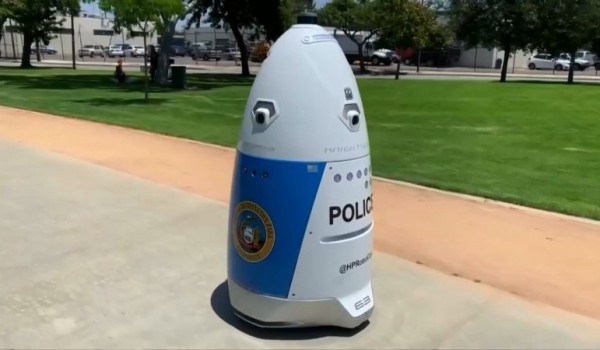 Робот-полицейский из США заступил на службу