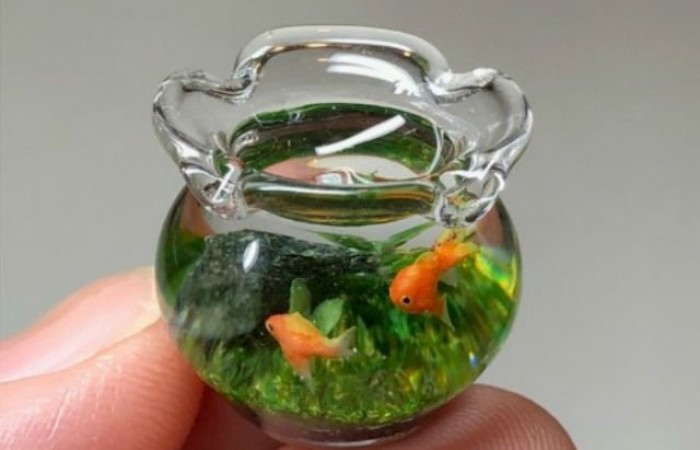 Японская художница создаёт прекрасно детализированные миниатюрные пруды и аквариумы с золотыми рыбками (10 фото)