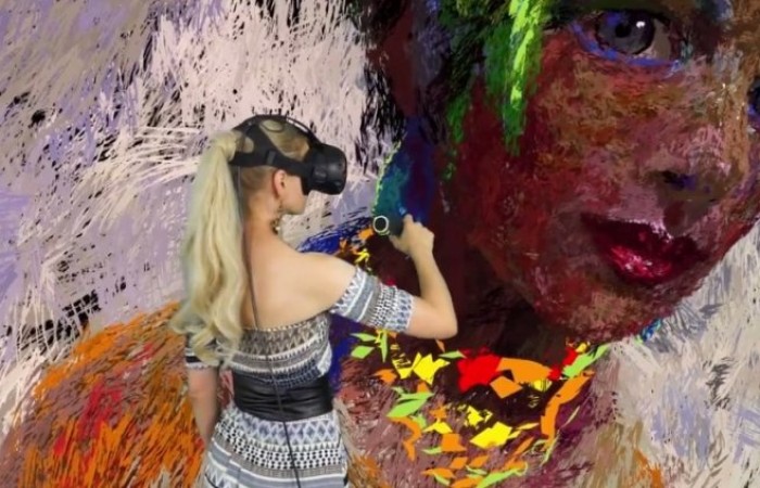 Художница создает объемную картину в виртуальной реальности
