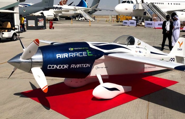 На авиасалоне в ОАЭ представили электрический гоночный самолет