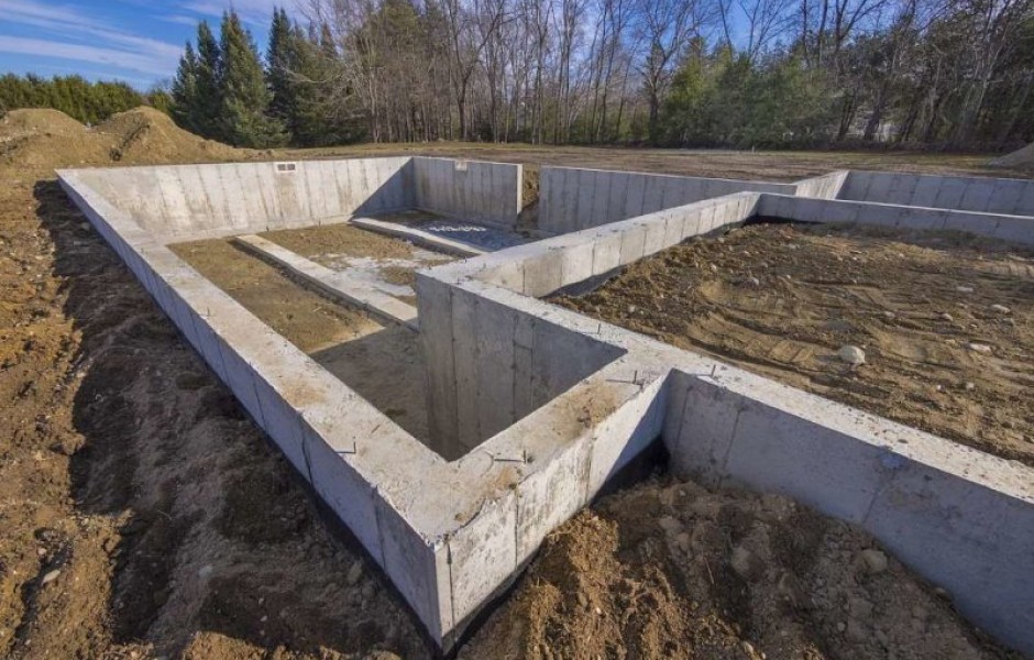 Сколько стоит сделать бетонный ленточный фундамент под брусовой дом?