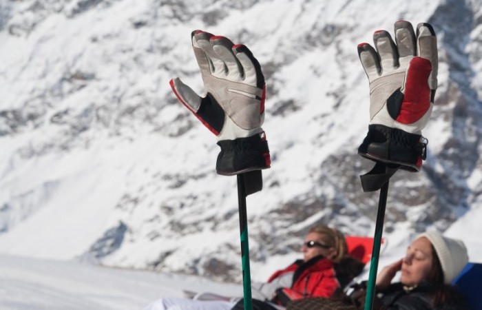 Перчатки или рукавицы: Выбор этих горнолыжных приспособлений вместе с 
