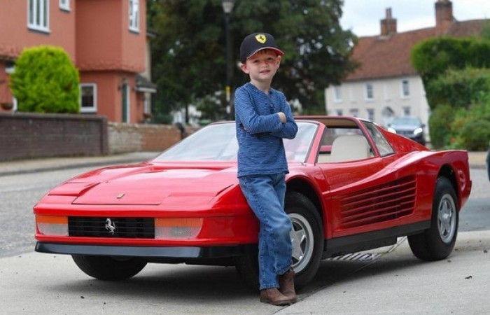 Самая дорогая детская игрушка: Ferrari 512 Testarossa за 97.000$