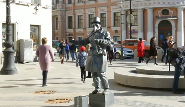 «Живые статуи» на улицах Санкт-Петербурга