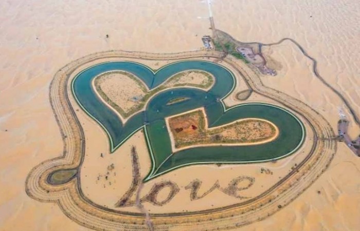Дубайское озеро Любви: два сердца посреди пустыни