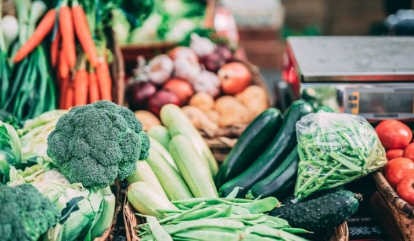 Что полезнее у овощей и фруктов — кожура или мякоть