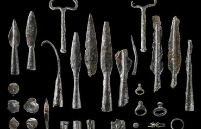 Археологи нашли один из крупнейших оружейных кладов железного века