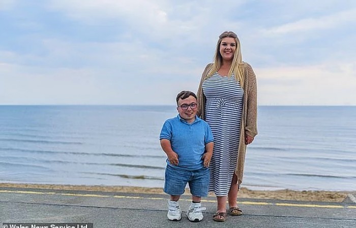 Учительница ростом 162 см и ее муж ростом 109 см попали в Книгу рекордов Гиннеса как пара с самой большой разницей в росте