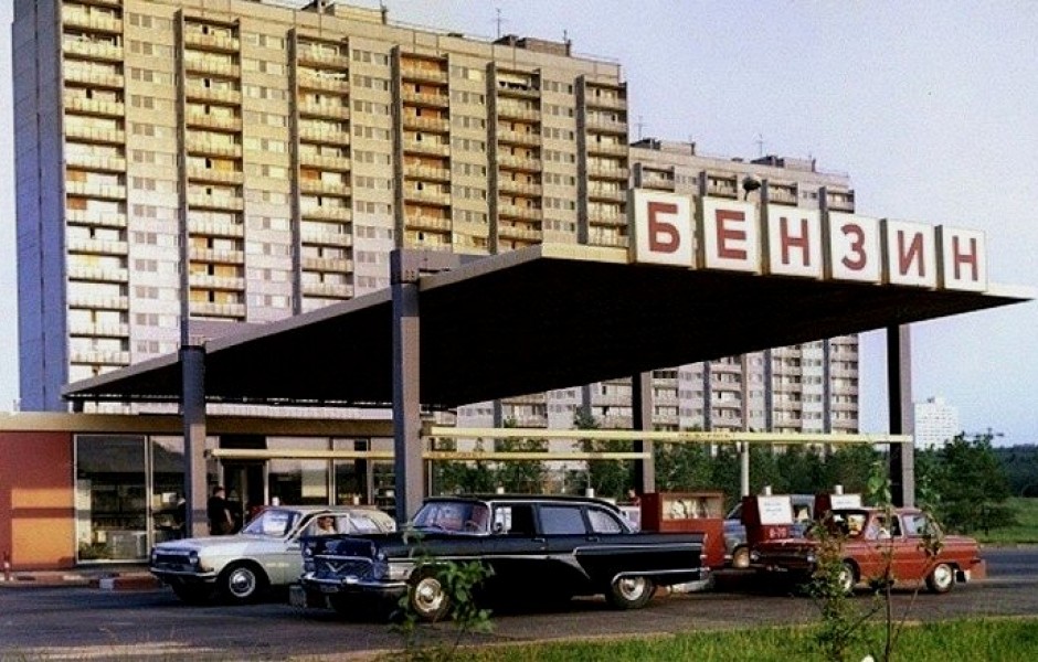 С какой целью в СССР бензин красили в разные цвета, и почему сегодня к такой градации хотят вернуться