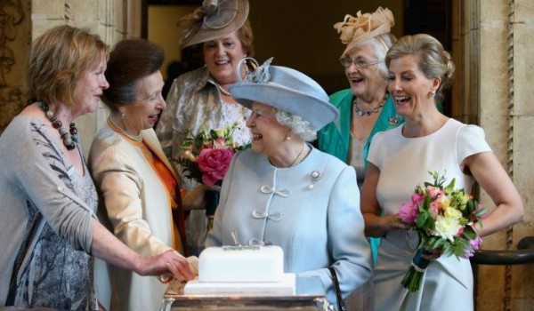 С кем дружит королева Великобритании: 9 доверенных лиц Елизаветы II