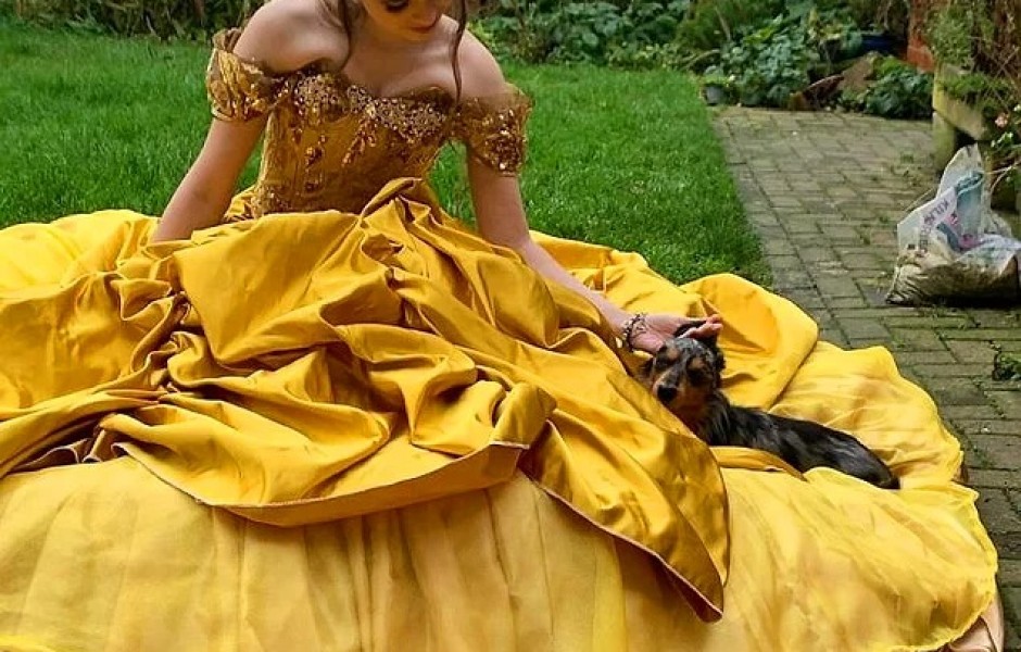 Девушка стала интернет-хитом, воссоздавая платья принцесс Диснея, Барби и других вселенных (15 фото)