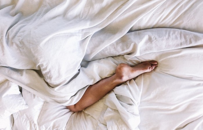 Почему врачи не советуют спать без одежды
