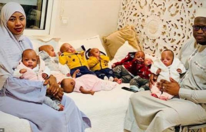 Женщина родила девять младенцев