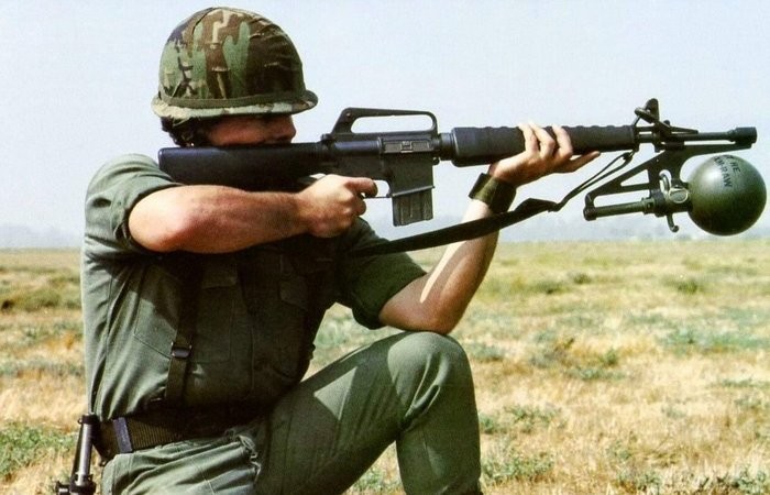 Для чего солдаты США крепили странный шар на винтовки М-16