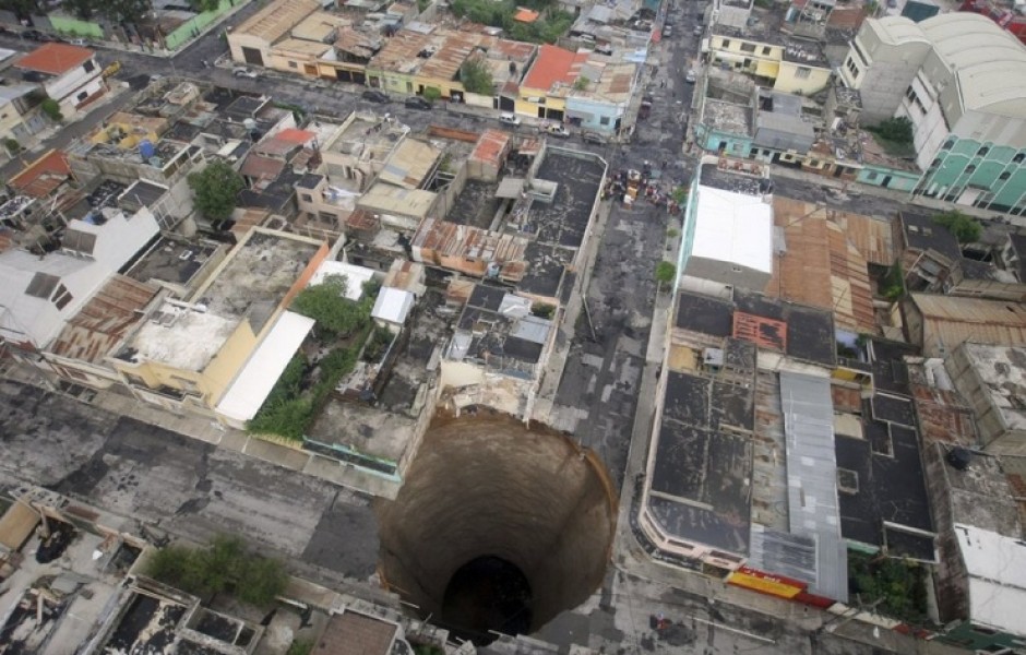 Что будет, если прокопать тоннель через центр Земли?