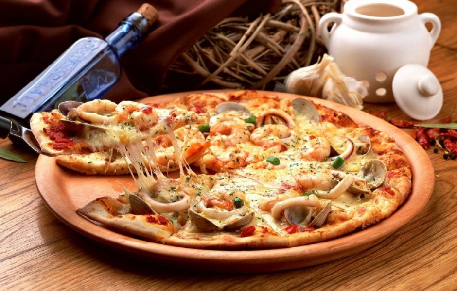 Пицца с морепродуктами: правильный соус и сочетания с ингредиентами
