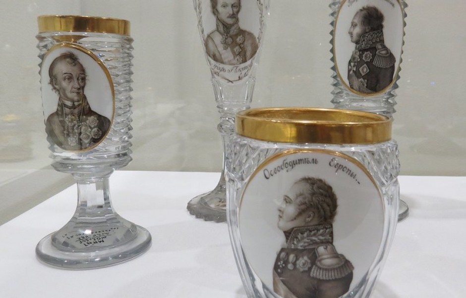 В музее США стоят два гранёных стакана из России: почему специалисты считают их 