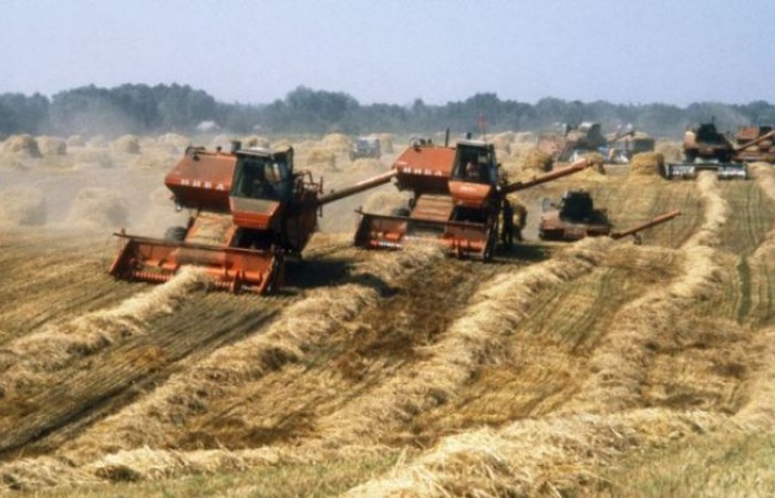 7 советских зерноуборочных комбайнов, которые кормили всю страну