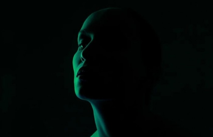 Зеленый свет способен лечить от мигрени