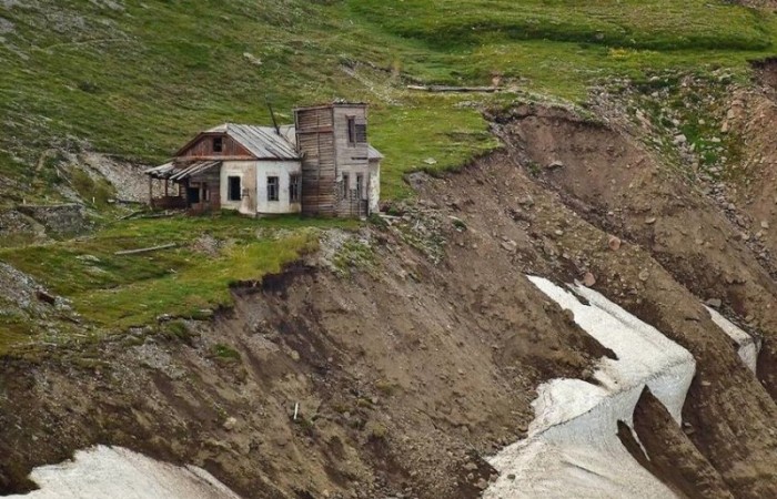 Наукан: заброшенная деревня на Севере, из которой видна Аляска (7 фото)