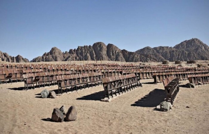 Кинозал на 700 человек посреди пустыни в Египте(4 фото)