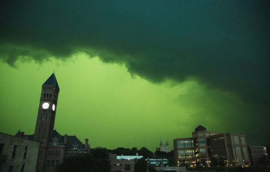 В США жители наблюдали редкое природное явление - «зеленый шторм» (5 фото)