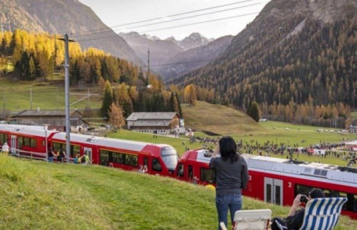 В Швейцарии собрали самый длинный поезд в мире - 100 вагонов (3 фото)