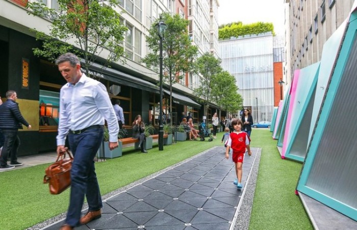 Концепт «умной улицы», или в Лондоне пешеходы вырабатывают электричество, шагая по улице