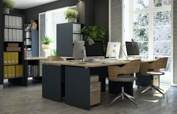 Офисная мебель: столы и кресла