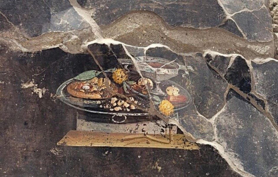 На раскопках в Помпеях обнаружили фреску с изображением блюда, похожего на... пиццу (5 фото)