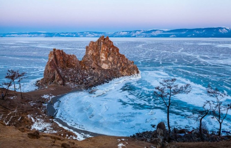 Сияющий лед Байкала