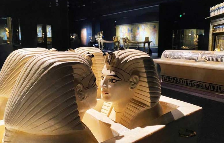 Исследуйте потрясающие сокровища гробницы Тутанхамона