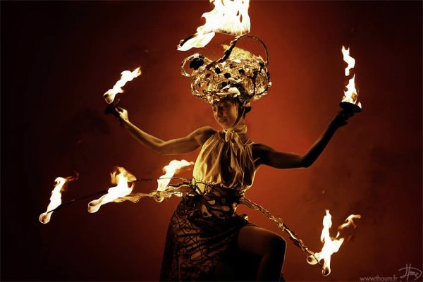 Игры с огнем от фотографа Tom Lacoste (18 фото)